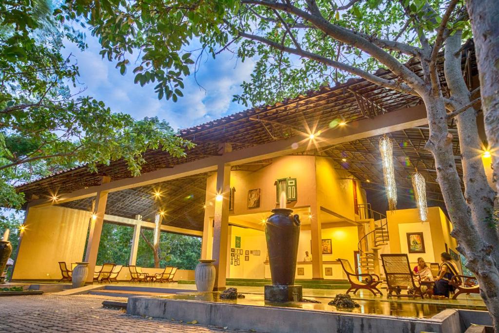 Kassapa Lions Rock Hotel