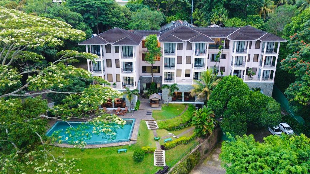 Mount Randholee Resort